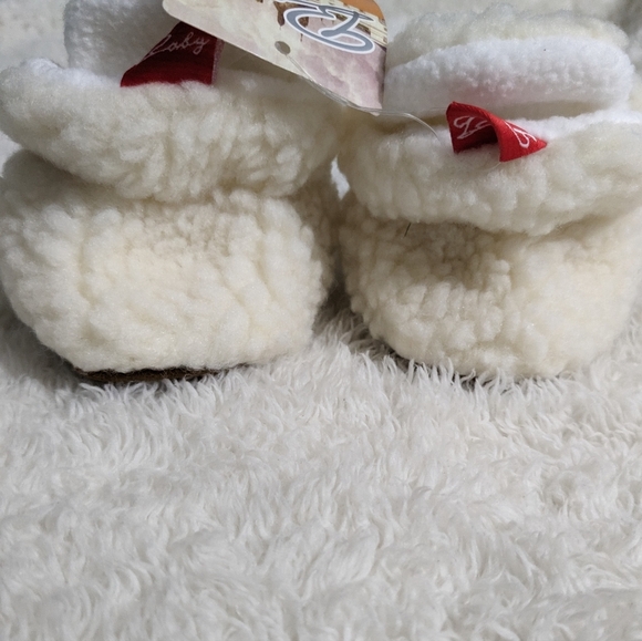 Baby Fashion Booties. Size 6 to 12 months. White. NWT. - Picture 4 of 9
